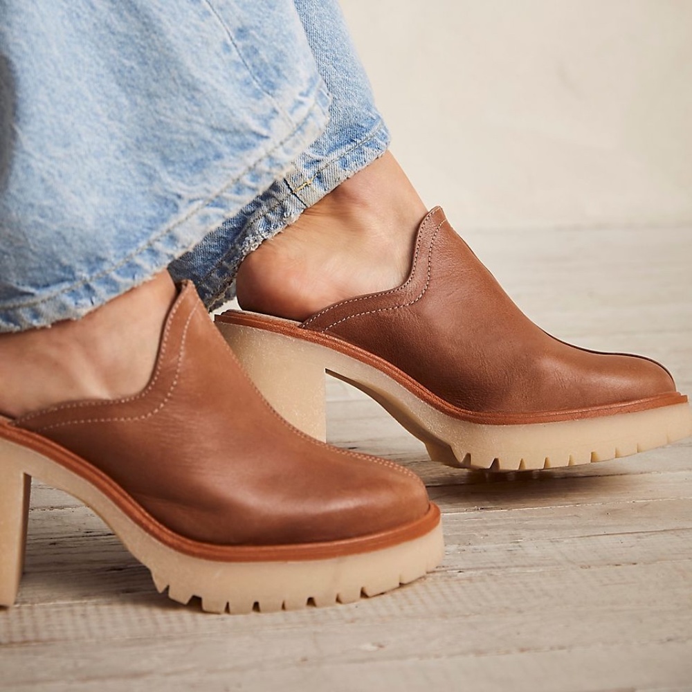 FREE PEOPLE JAMES  MULES SIZE 8.5 US 38.5 EU NWT Tan Leather